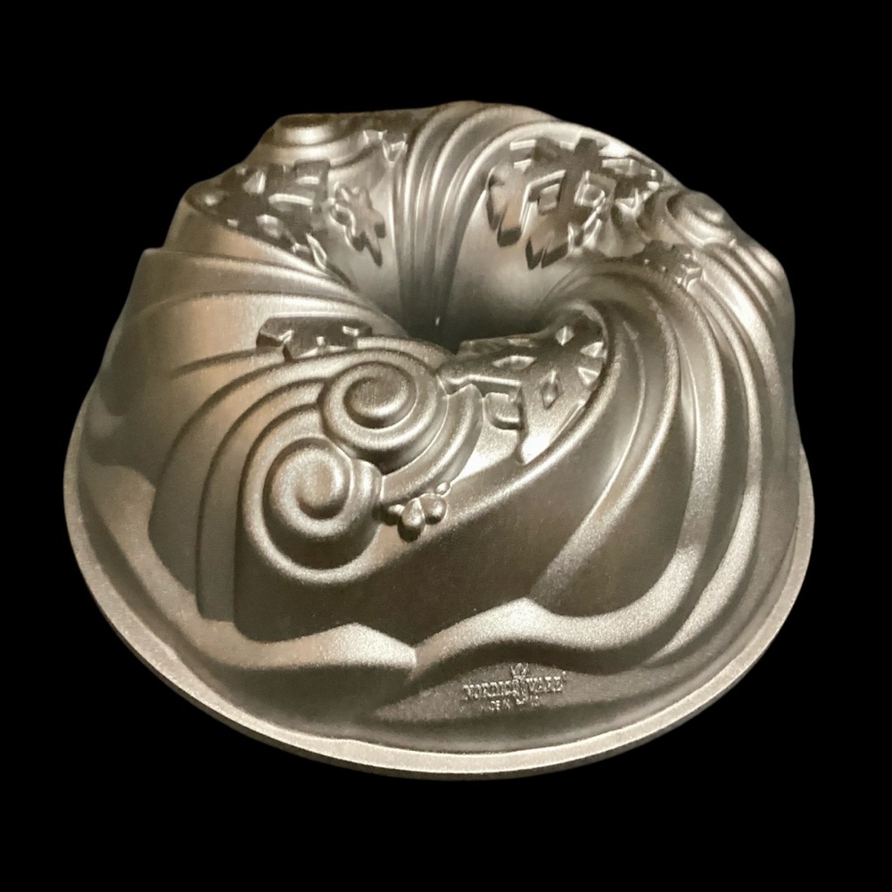 Nordic Ware Silver Let it Snow Bundt Pan
